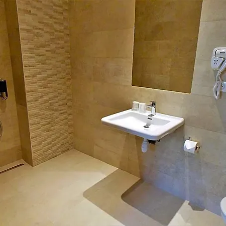 Hotel Excelsior Batignolles 3*