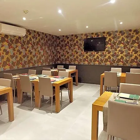 Hotel Excelsior Batignolles 3*