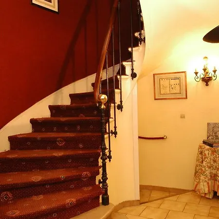 Excelsior Batignolles מלון 3*